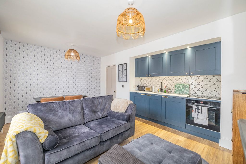 Property photo 3 of 12 Picture 3