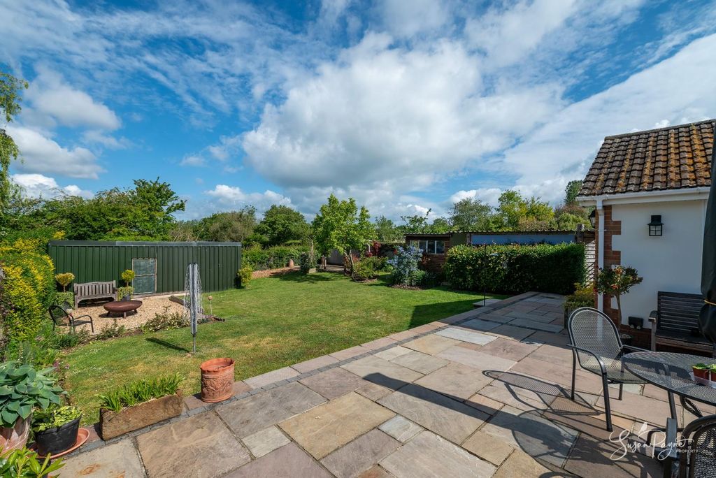 Property photo 2 of 42 Terrace