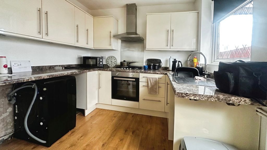 Property photo 2 of 10 Pbox-Kitchen-309284.Jpg