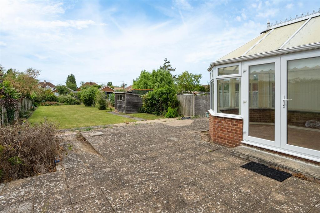 Property photo 2 of 14 Birch Road, Whitstable