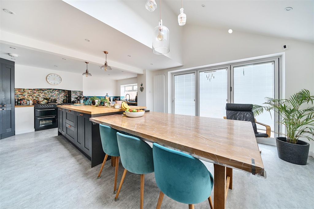 Property photo 2 of 22 Dining Room