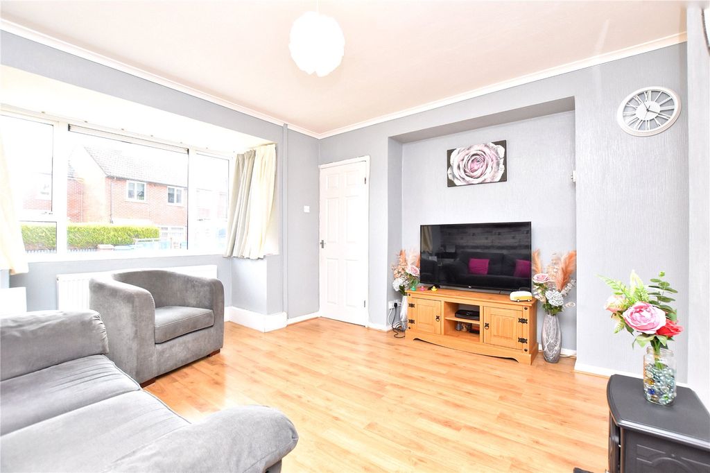 Property photo 3 of 18 Lounge