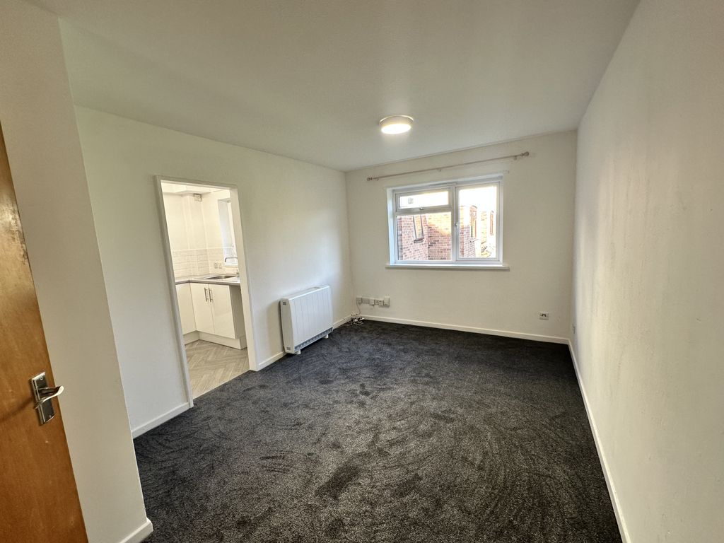 Property photo 2 of 18 Living Room