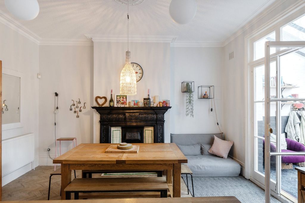 Property photo 2 of 25 Dining Area