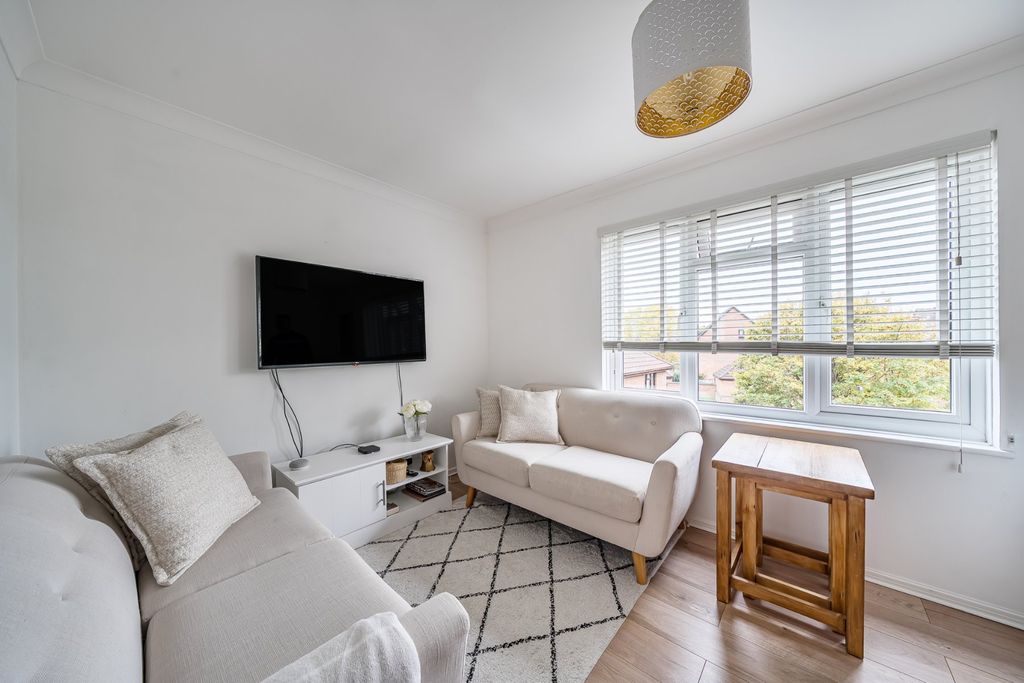 Property photo 1 of 16 Living Room