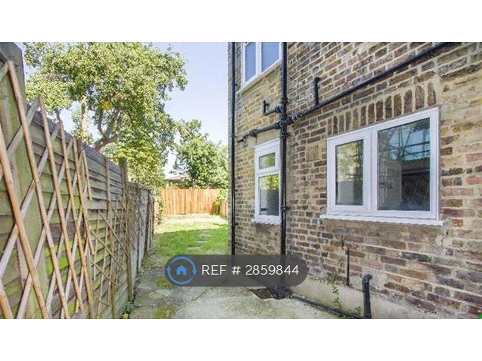 Property photo 3 of 8 Private Garden