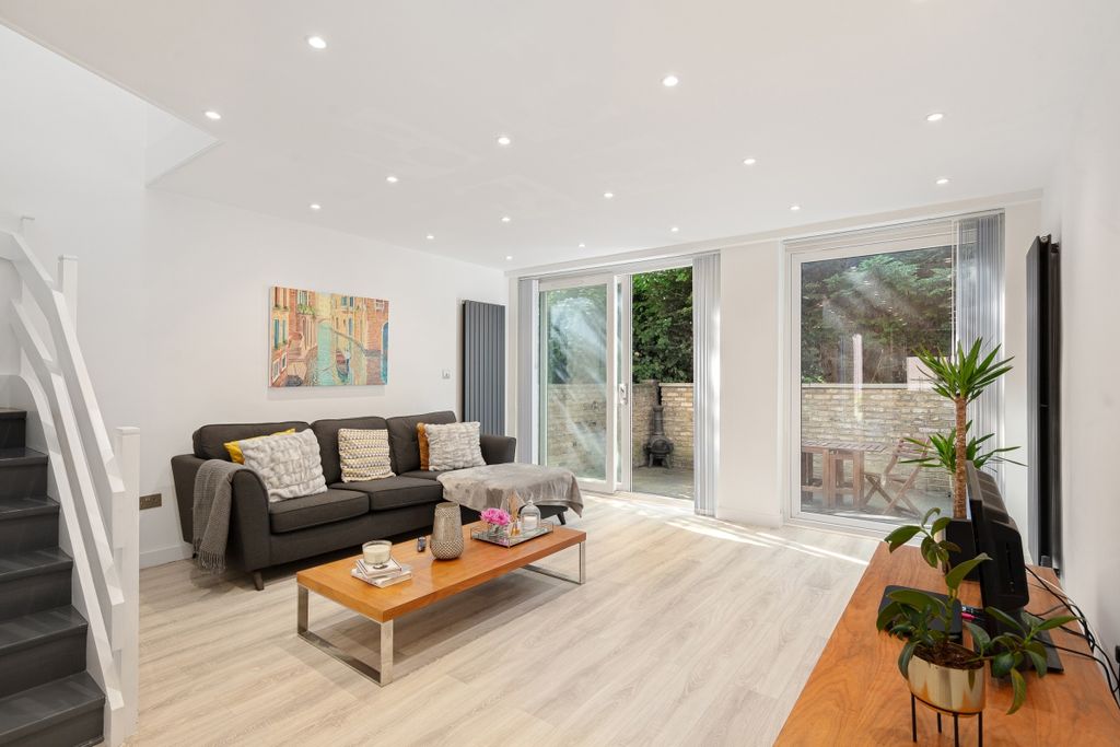 Property photo 1 of 14 094A2860