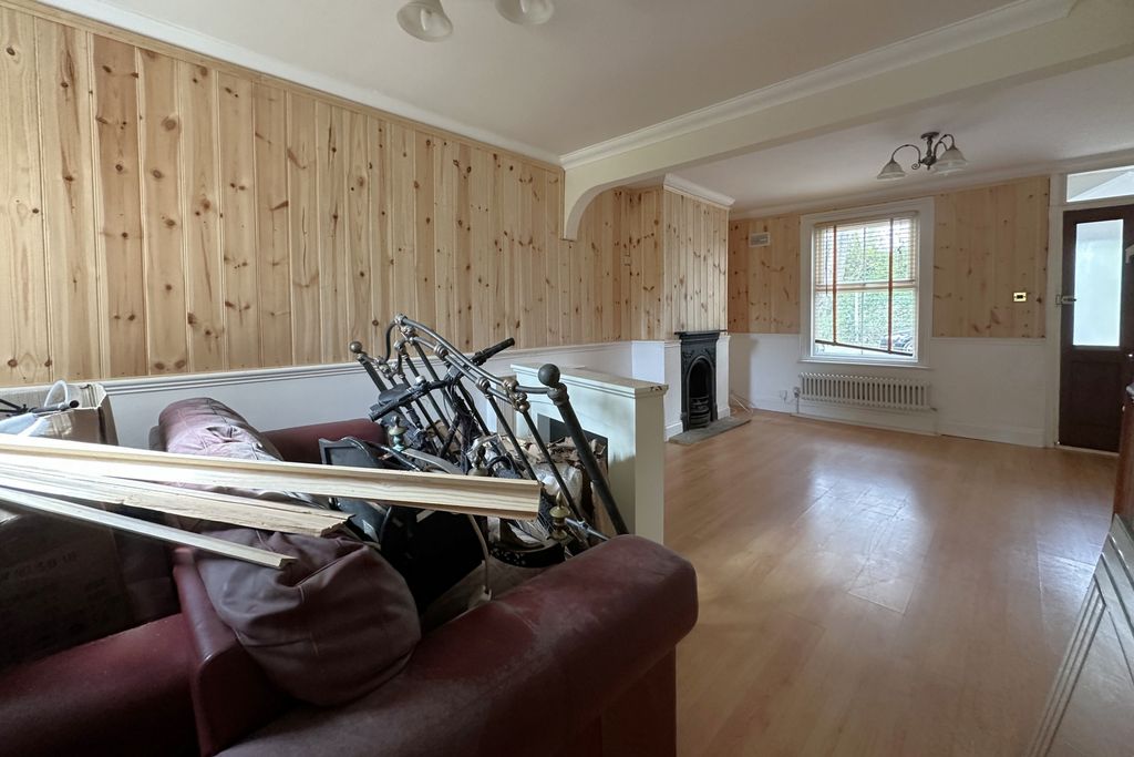 Property photo 3 of 12 Photo 6