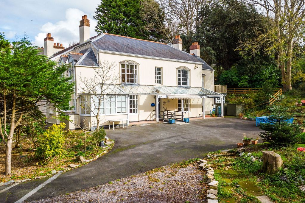 Property photo 1 of 43