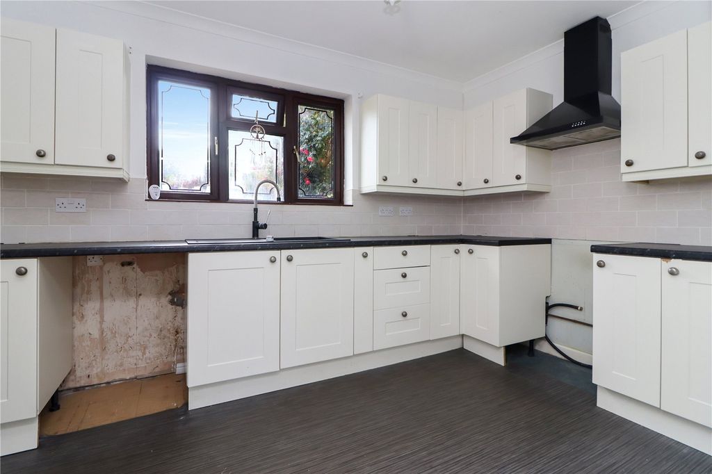 Property photo 2 of 16 Picture No. 15