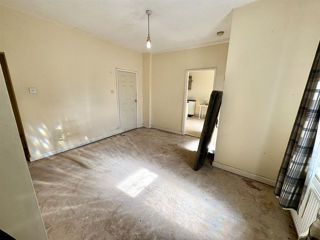 Property photo 2 of 10 3F68769E-c536-4d78-B15E-25d16E2F5B79.Jpg