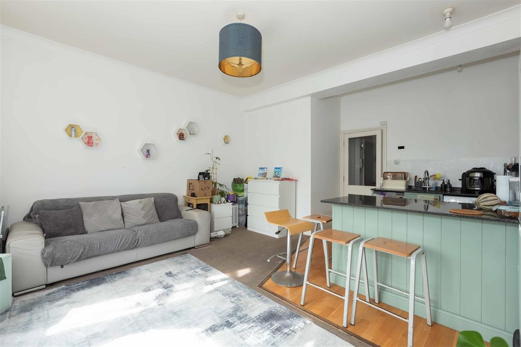 Property photo 3 of 8 Brighton Rd_8.Jpg