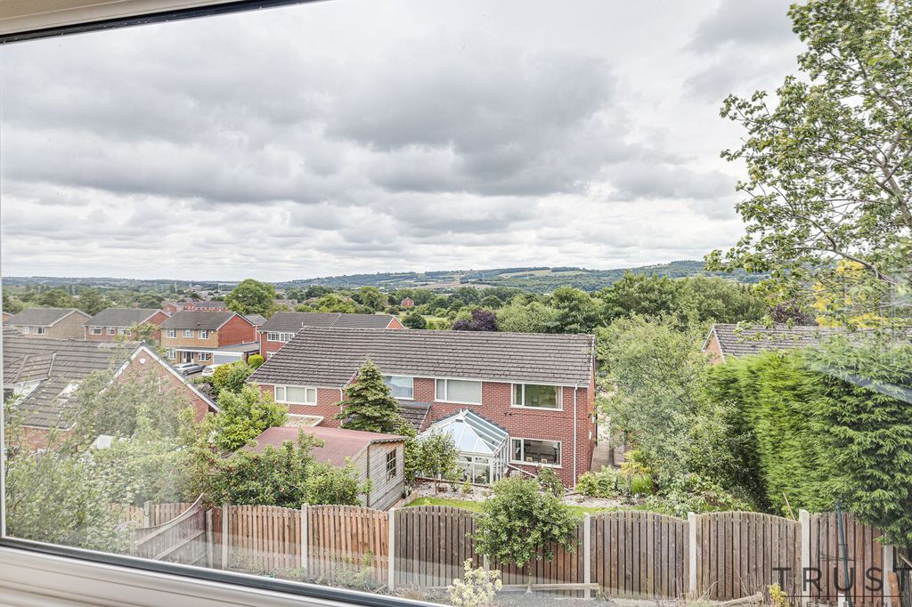 Property photo 2 of 31