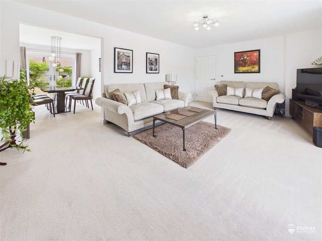 Property photo 3 of 31 Living Dining Room.Jpg