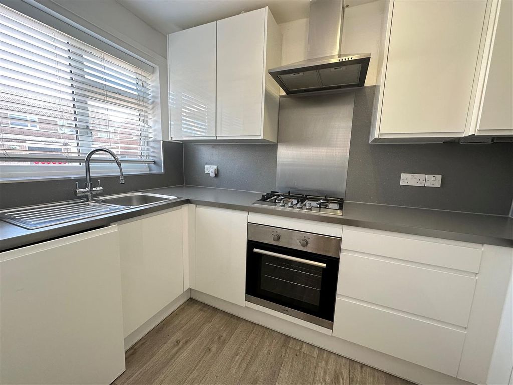 Property photo 3 of 10 Kitchen.Jpg