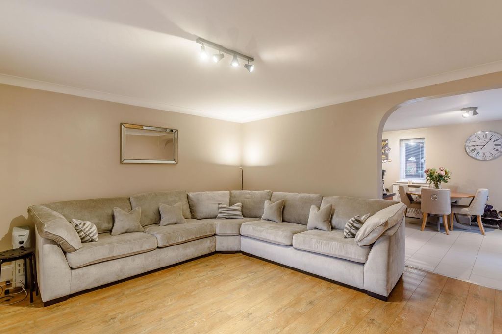 Property photo 1 of 25 8405737-Interior06-800.Jpg