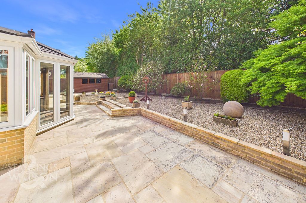 Property photo 2 of 31
