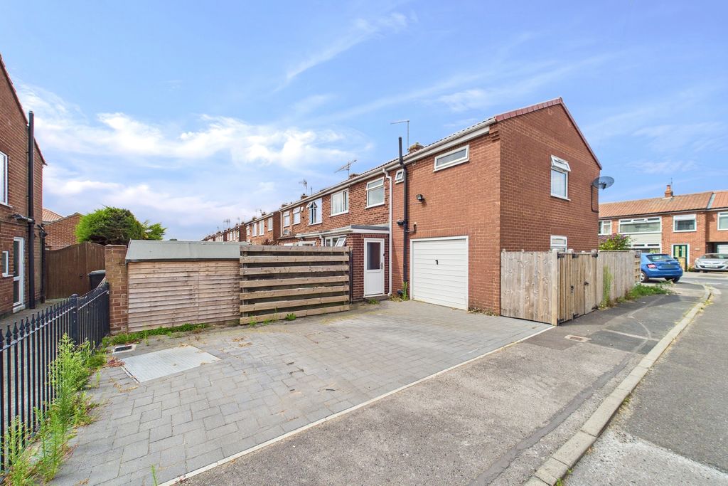 Property photo 1 of 18 Cam02279G0-Pr0146-Still017