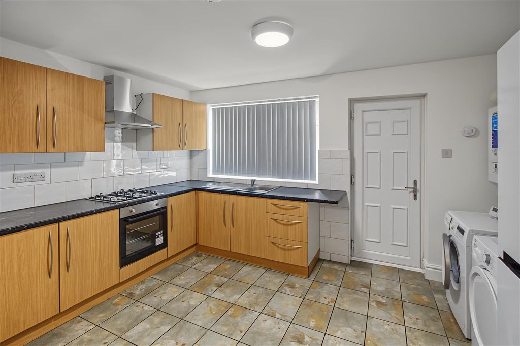 Property photo 3 of 12 Kitchen