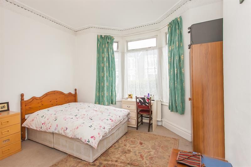 Property photo 3 of 7 Bloemfontein Road, London, W12 7Bx P3