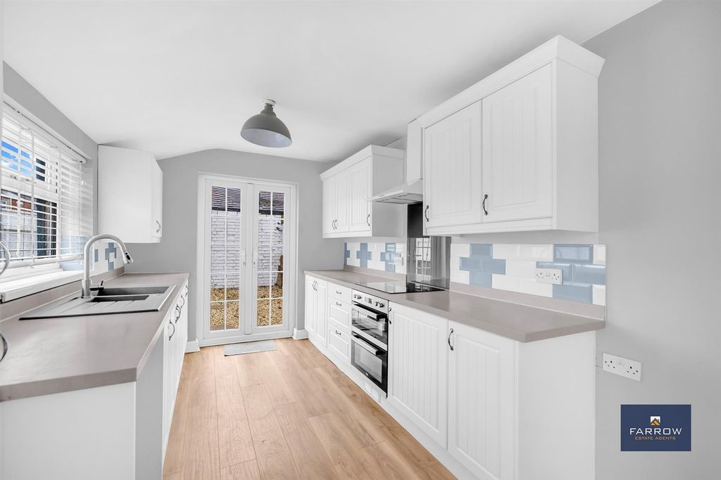 Property photo 3 of 25 Kitchen