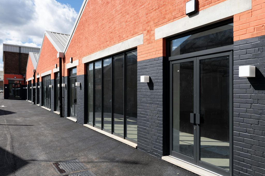 Property photo 2 of 11 Iw160425Sti028.Jpg