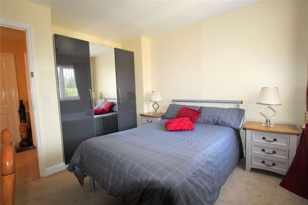 Property photo 2 of 7 Bedroom