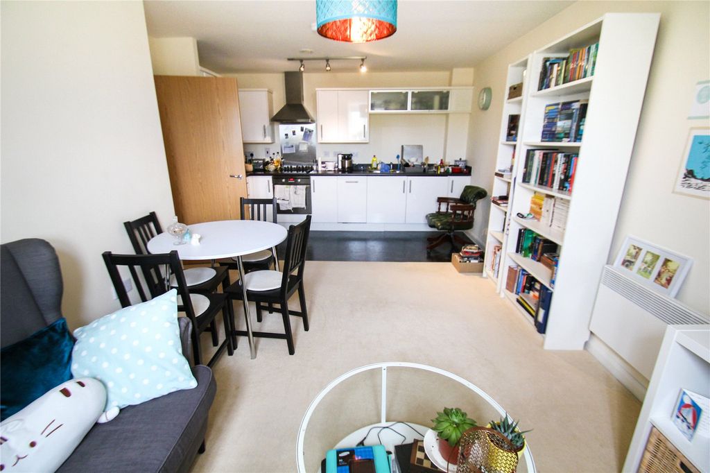 Property photo 3 of 7 Kitchen/Living