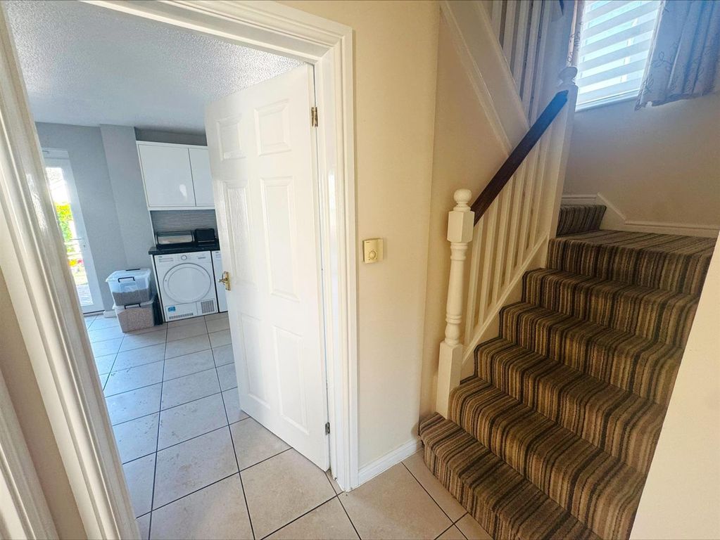 Property photo 2 of 32