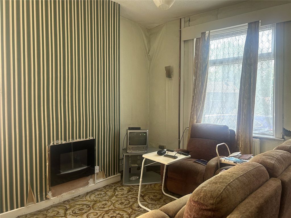 Property photo 2 of 12 Lounge