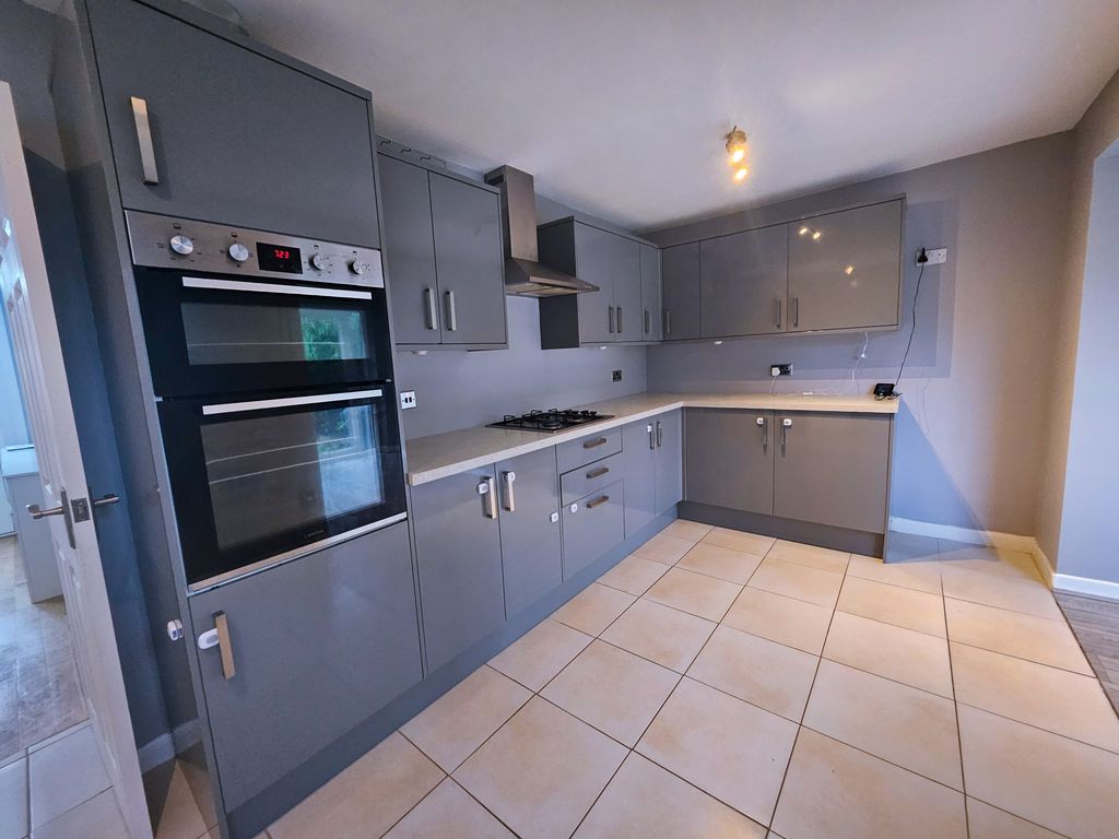 Property photo 2 of 20 Kitchen