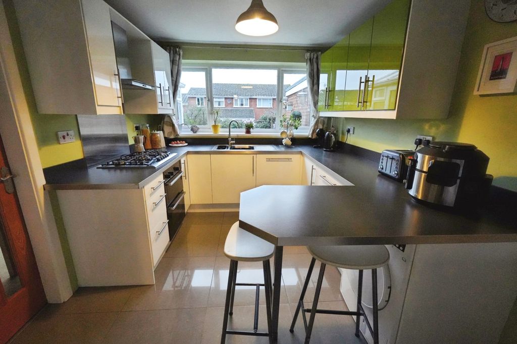 Property photo 3 of 29 Kitchen/Breakfast Room