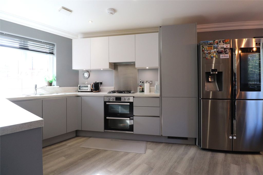 Property photo 3 of 26 Kitchen