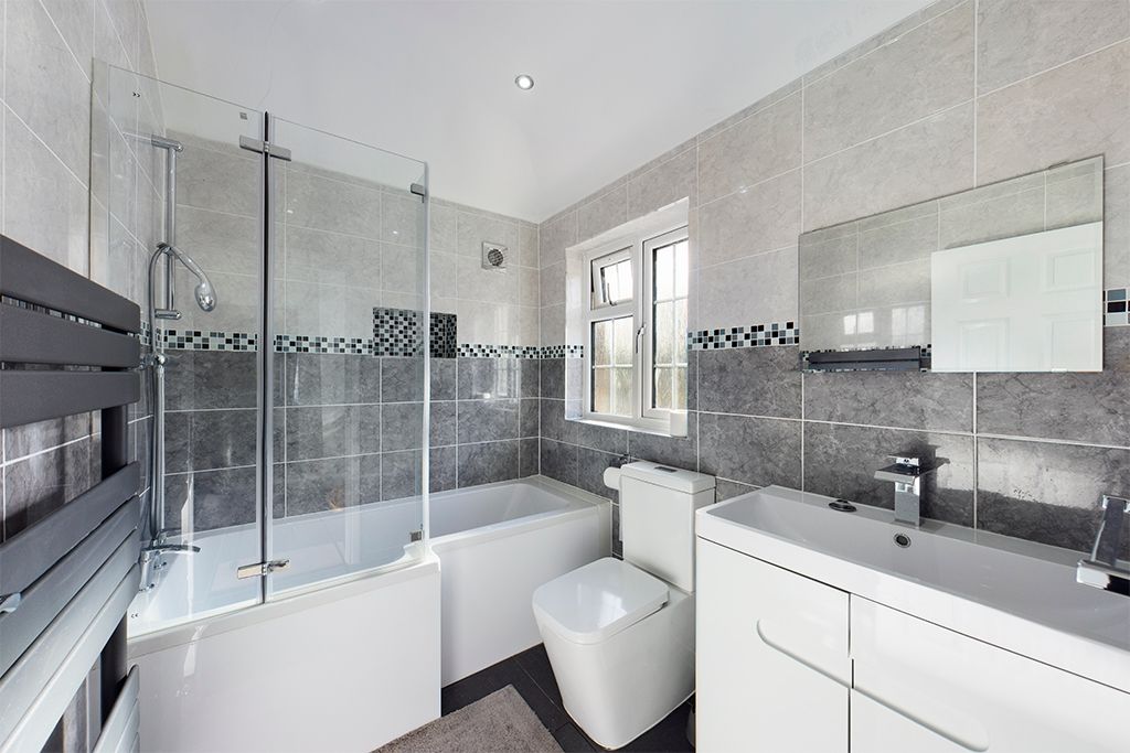 Property photo 3 of 26 Family Bathroom