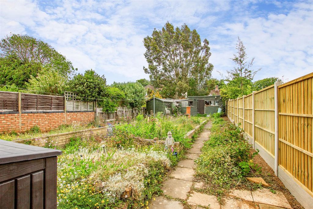 Property photo 2 of 18 Garden