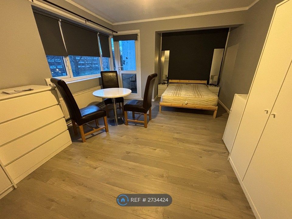 Property photo 2 of 17 Lounge/ Bedroom