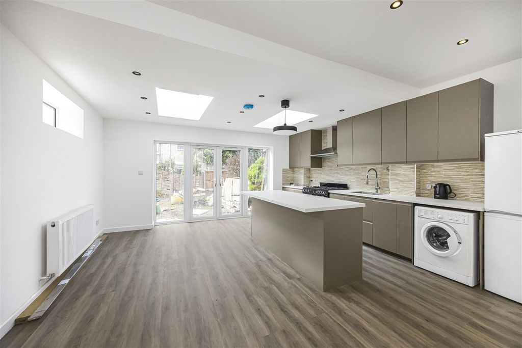 Property photo 2 of 18 2