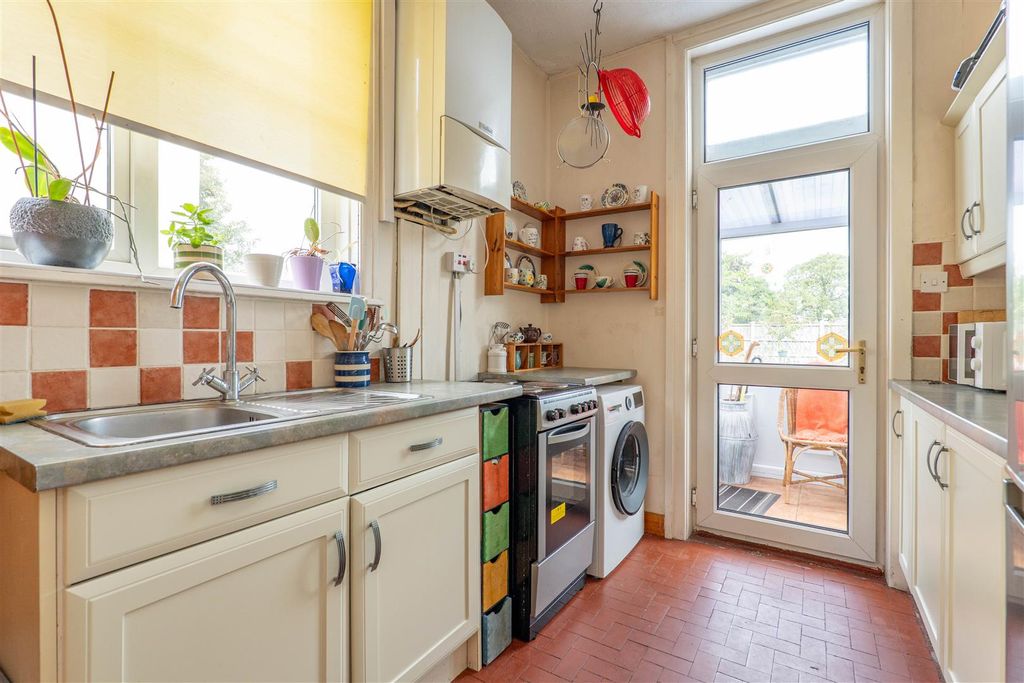 Property photo 3 of 25 Kitchen