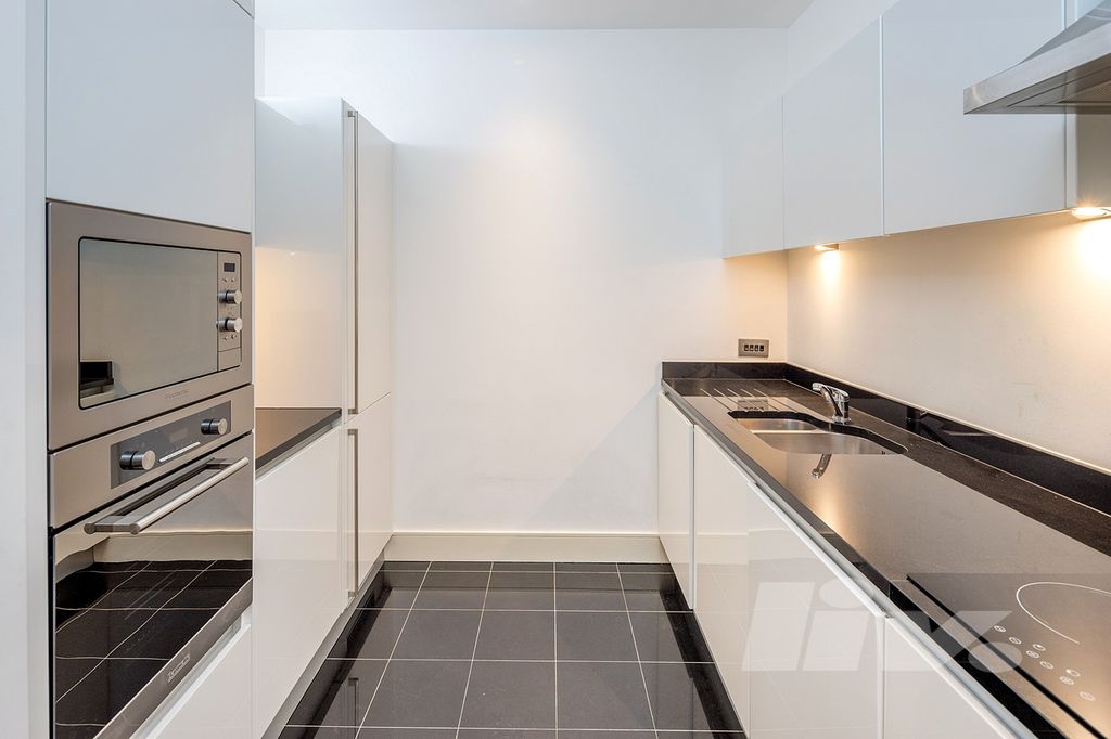 Property photo 3 of 9 Photo 6