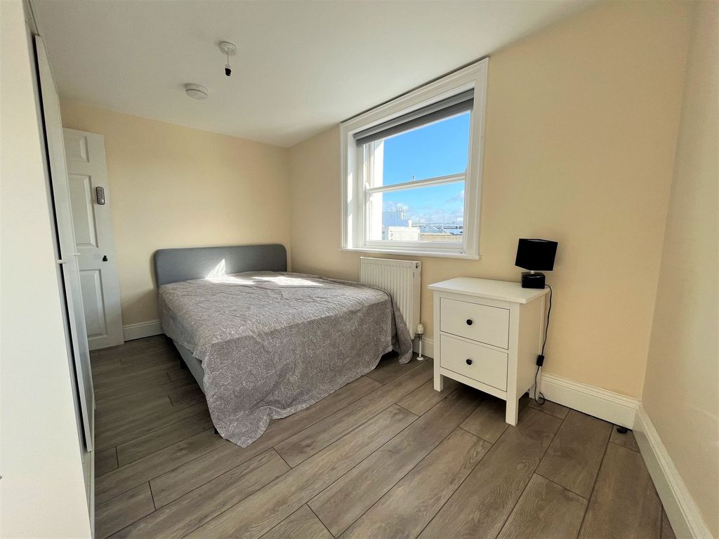 Property photo 3 of 4