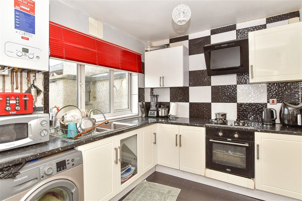 Property photo 2 of 6 Kitchen