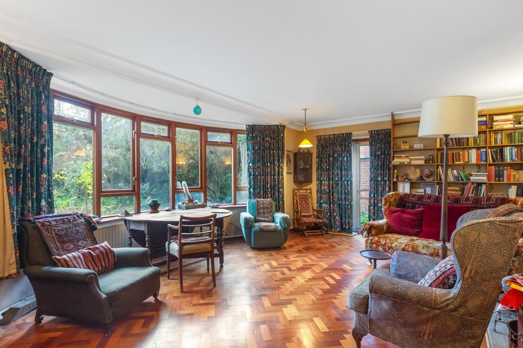 Property photo 2 of 8 Image