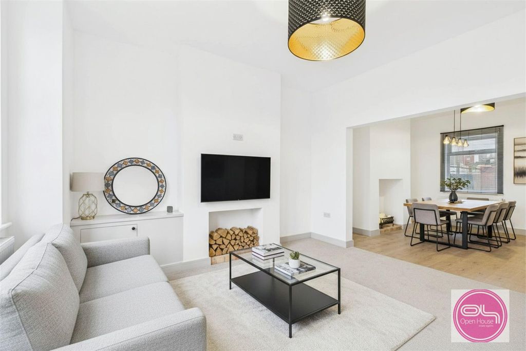 Property photo 3 of 39 High Bank Road, Winshill (1).Jpg