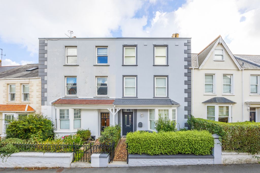 Property photo 1 of 20