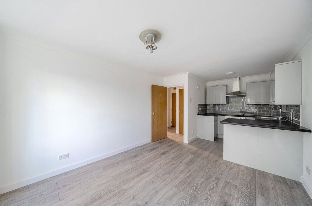 Property photo 3 of 20 1349482-15-68B9Cf...