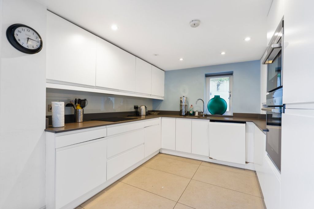 Property photo 3 of 25