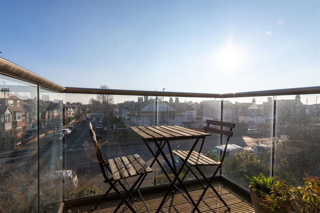 Property photo 3 of 11 Balcony