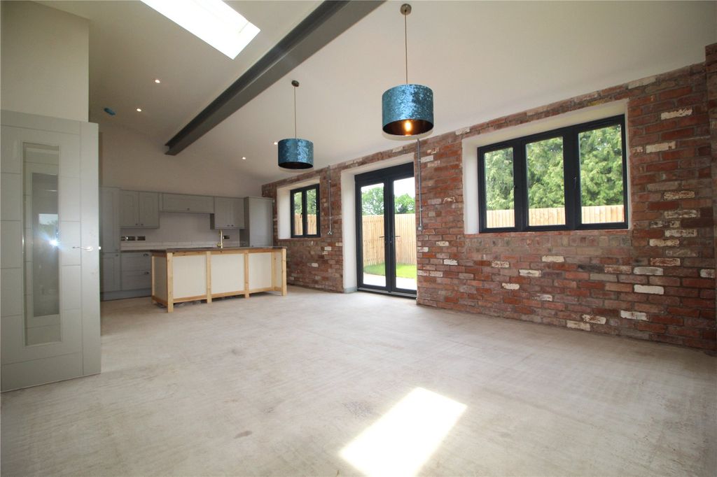 Property photo 2 of 18 Picture No. 10