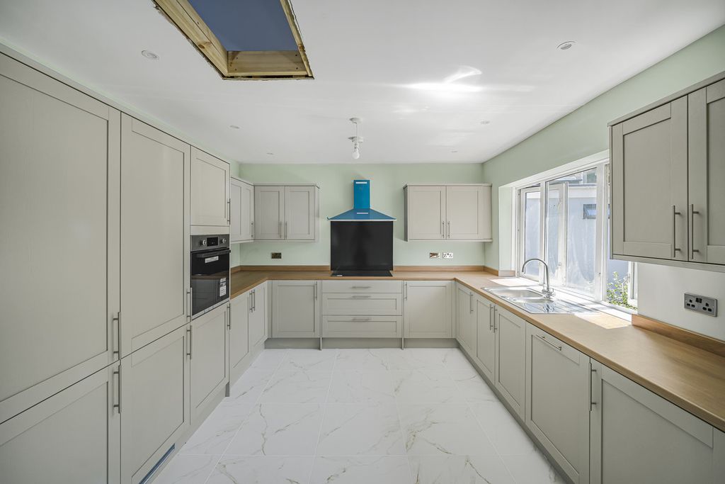 Property photo 1 of 25