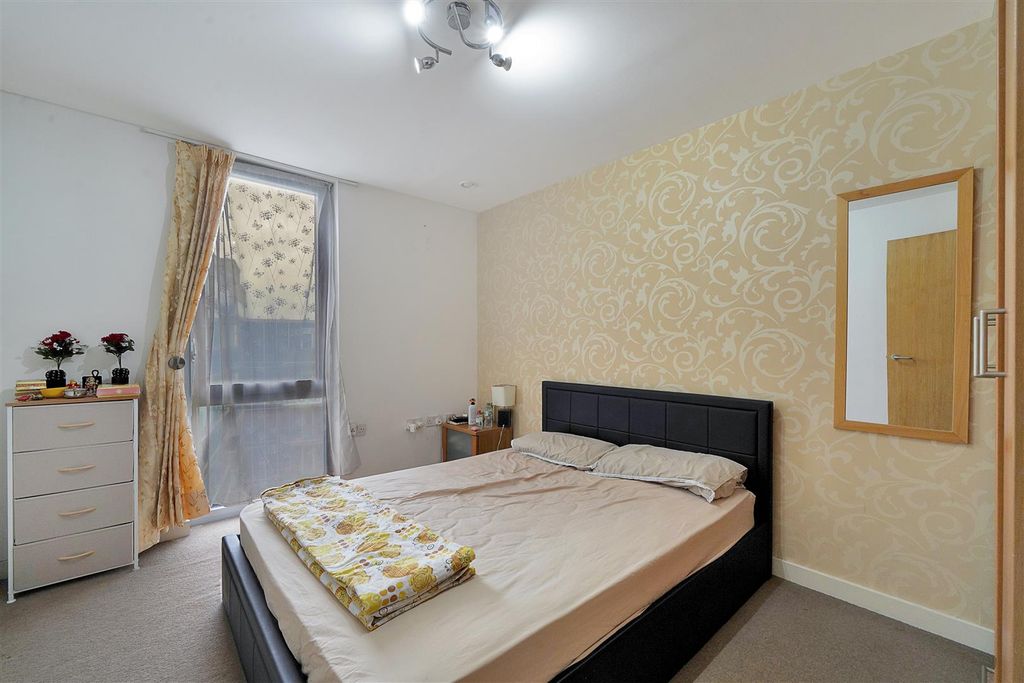 Property photo 3 of 15 Flat 228, Quadrant Court - Mp5Gqbfz7Bbqjc9Rrc76.Jp